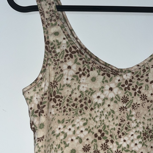 Tank Top, Flower Pattern - Picture 3 of 4